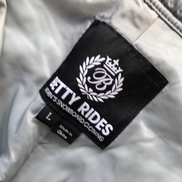 Betty Rides (L) snowboard Classic Rocker - Picture 3 of 16